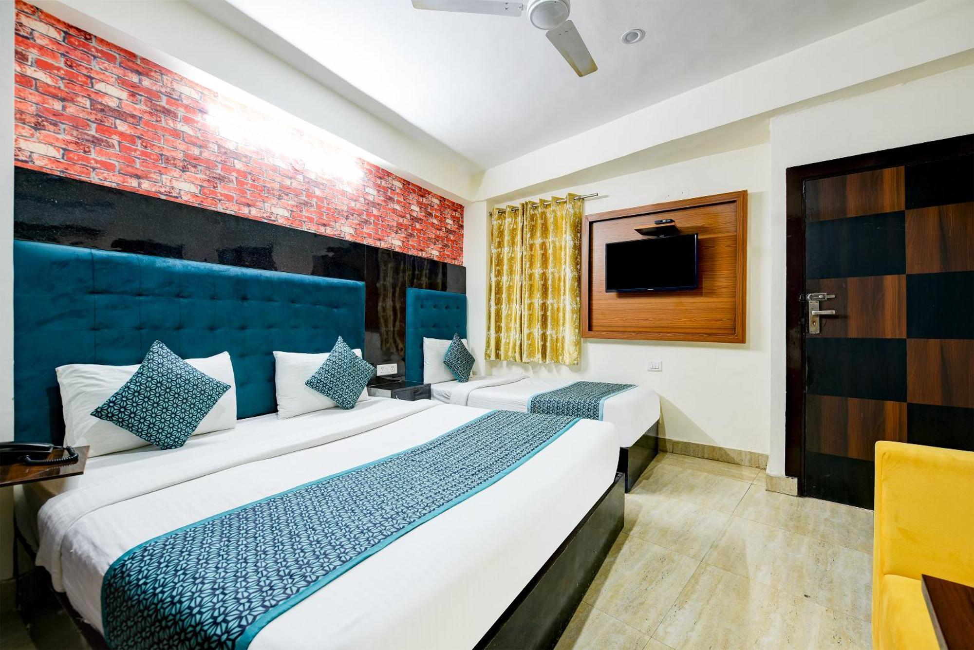 Classic Plaza At Delhi Airport Bed & Breakfast
