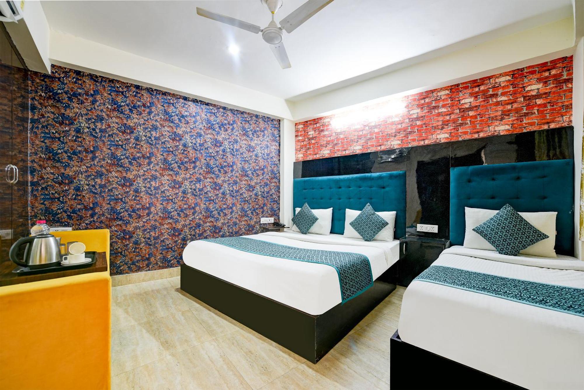 Classic Plaza At Delhi Airport Bed & Breakfast