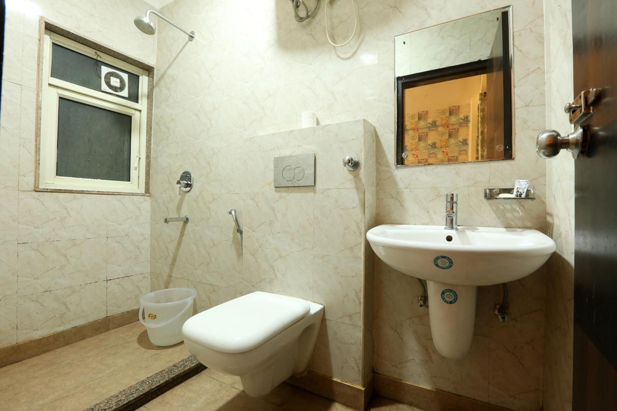 Classic Plaza At Delhi Airport Bed & Breakfast *